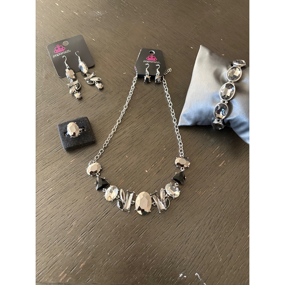 Paparazzi Magnificentβ Musings Complete Trend Jewelry Set Smoky Black MM-1121